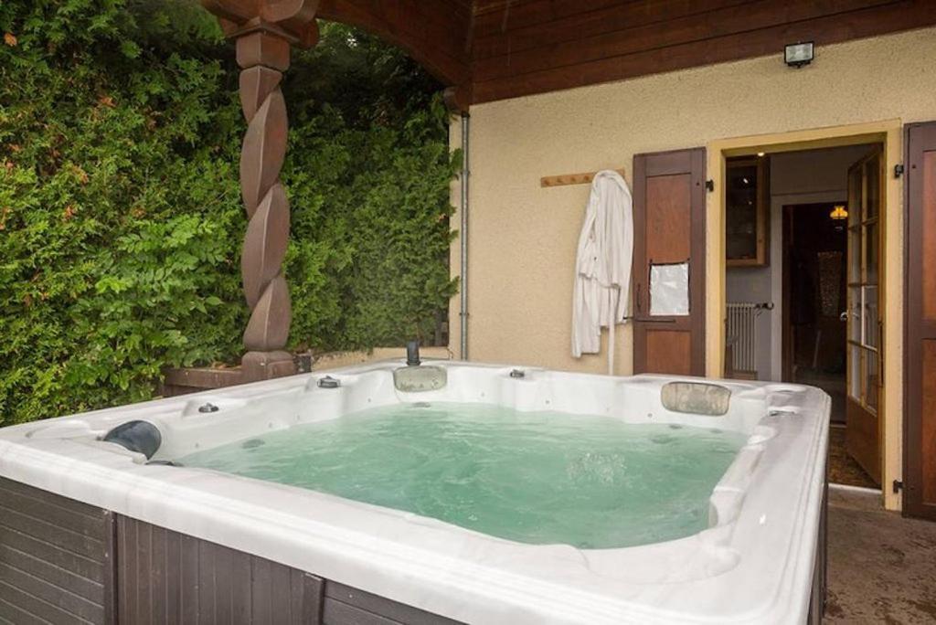 Chalet Traditionnel Avec Jacuzzi Exterieur Bex Ngoại thất bức ảnh